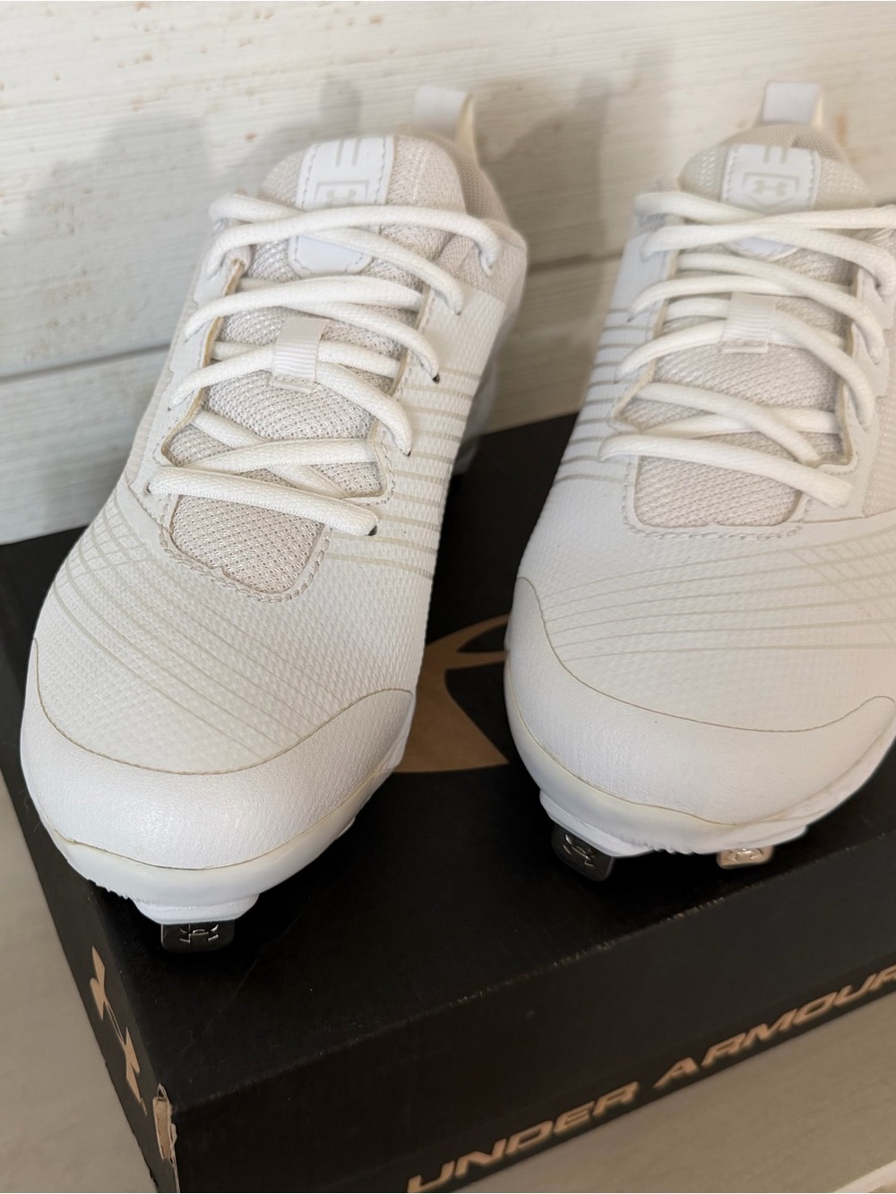 Under Armour UA W Glyde ST Womens 7.5 White Metal Softball Cleats 1297335-100